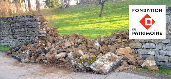 le mur écroulé sur la route du Château de Lamartine