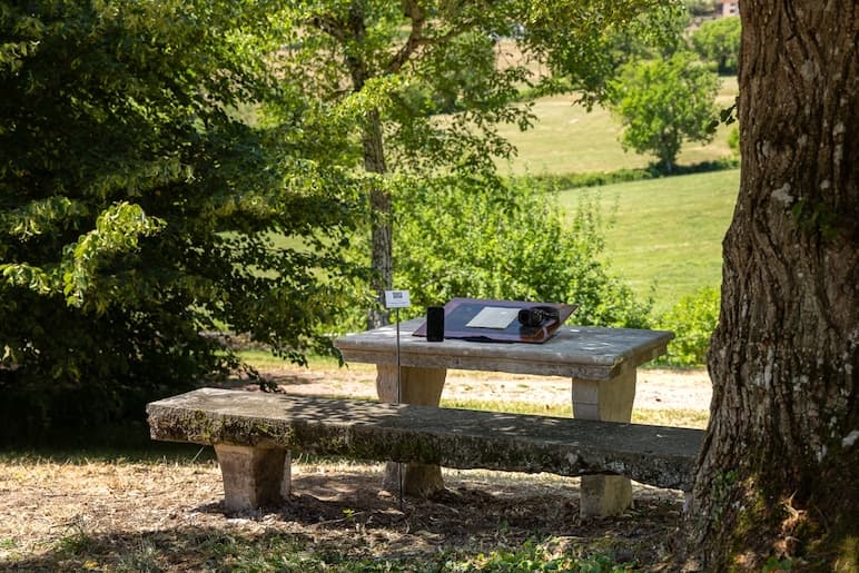 table-abelard-chateau-saint-point Visites du château de Saint-Point - Maison d’Alphonse de Lamartine, adaptées pour les enfants