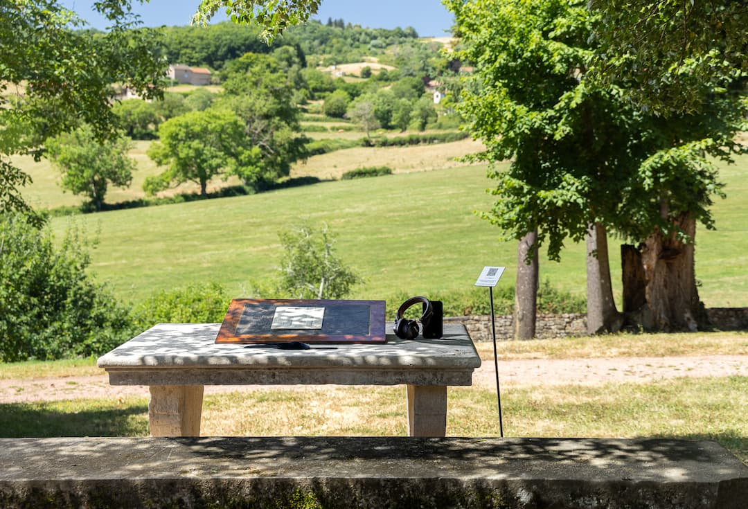 table-d-abelard-saint-point Le tombeau d’Alphonse de Lamartine au château de Saint-Point