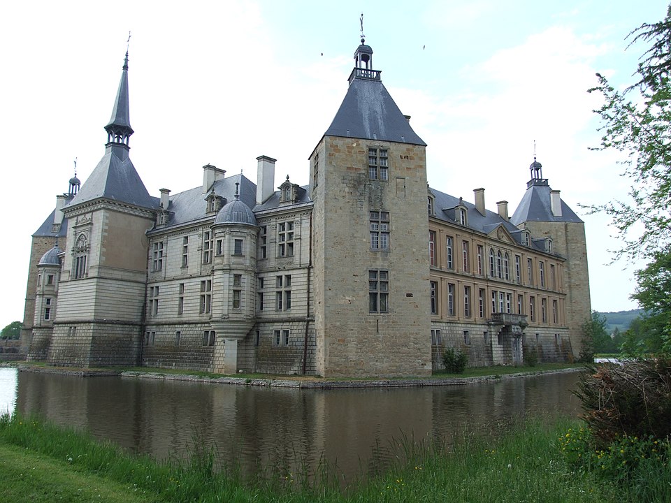 Le Château de Sully en Bourgogne